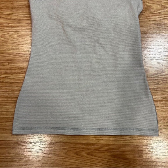 LULULEMON GREY WHITE STRIPE TANK TOP WOMEN SIZE 6 - Picture 3 of 8